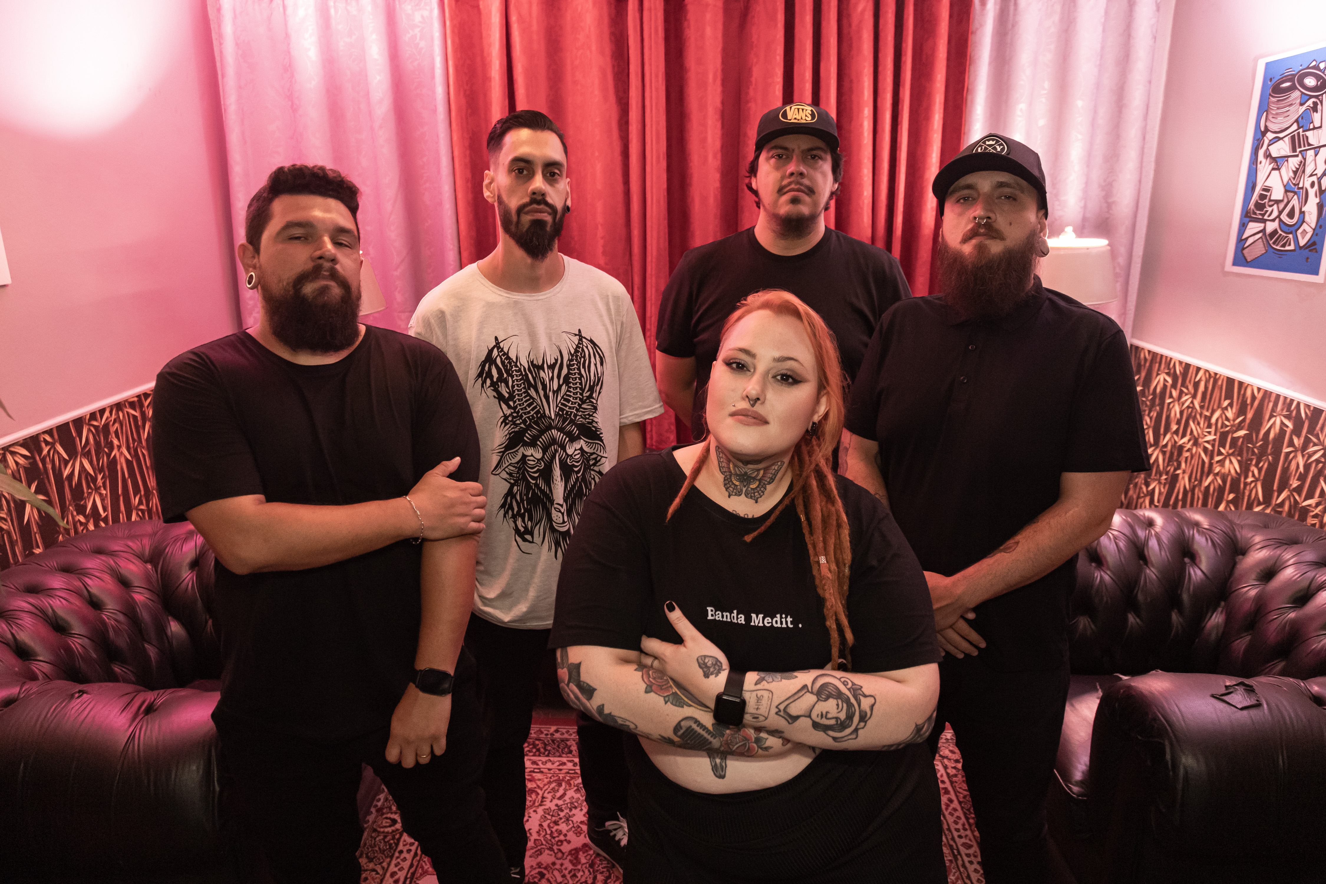Banda Medit lança o single “Recomeçar” e anuncia série documental sobre os bastidores da produção musical.